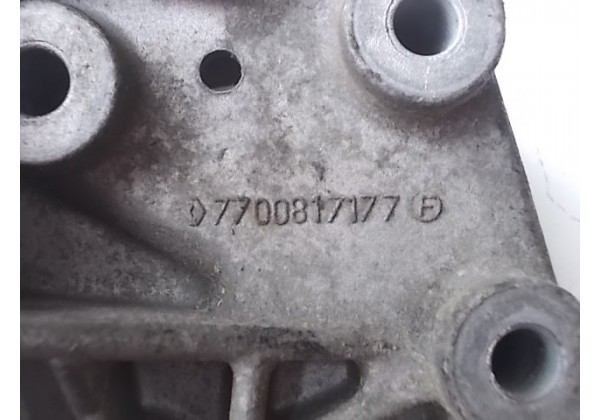 Кронштейн двигуна правий 7700817177
